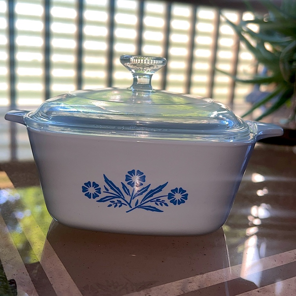 CORNINGWARE Cornflower Blue Petite Casserole Dish w/ glass lid P43-B. 2 3/4 cup